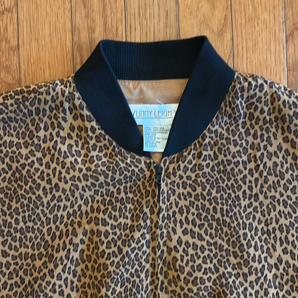Silk animal print bomber jacket. Sz M. So on trend this Fall! - Picture 6 of 7